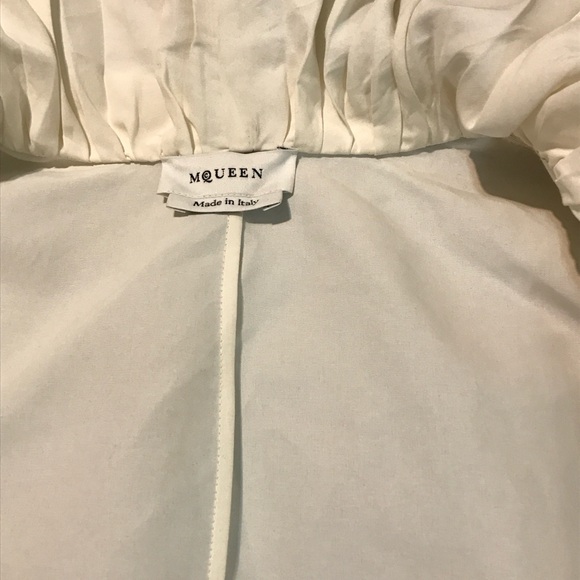 Alexander McQueen Elegant White Ruffled Blouse - Picture 4 of 10